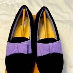 Ugg size 5 moccasin slippers New with tags.